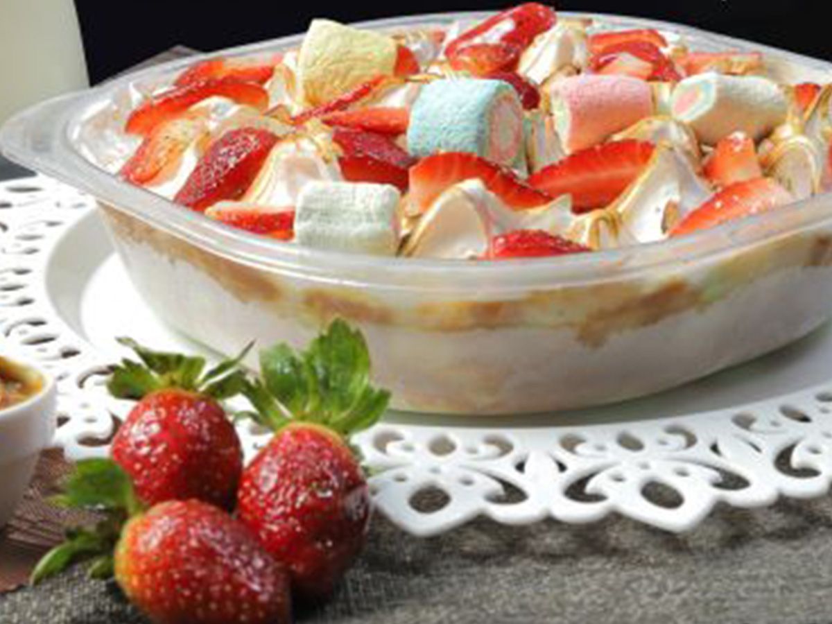 Tres Laches Strawberry - 1 Piece