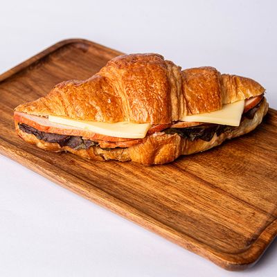 كرواسون ديك رومي وجبنة