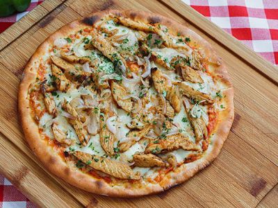 Shish Tawook Pizza