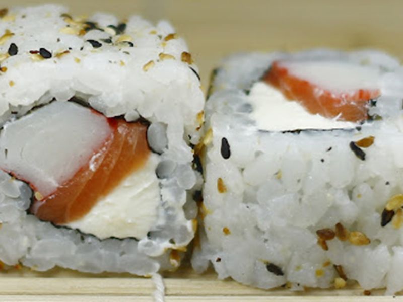 Uramaki Kani Roll Sushi