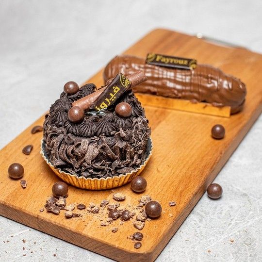 Chocolate Cake & Eclair Duo