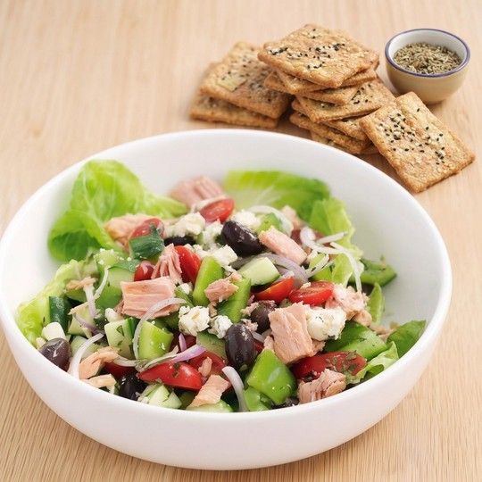 Mediterranean Tuna Salad & Crackers