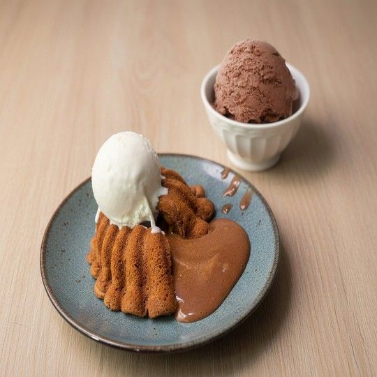 Nutella Molten Cake with Ice Cream