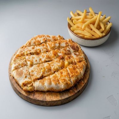 فطيرة نقانق كيري مع بطاطس مقلية