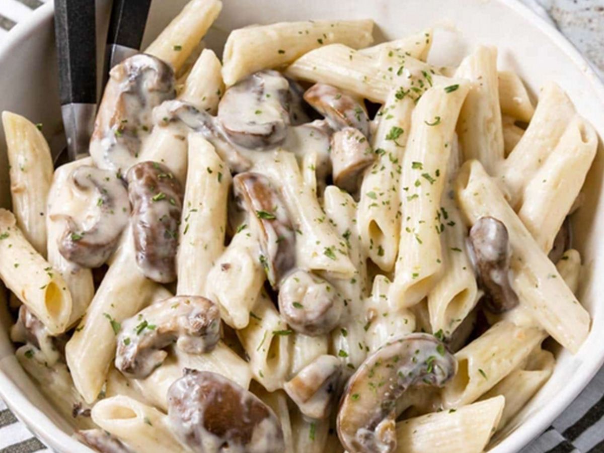 White Sauce Mushroom Pasta
