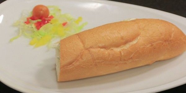 Cheddar Cheese With Tomato and Lettuce Sandwich