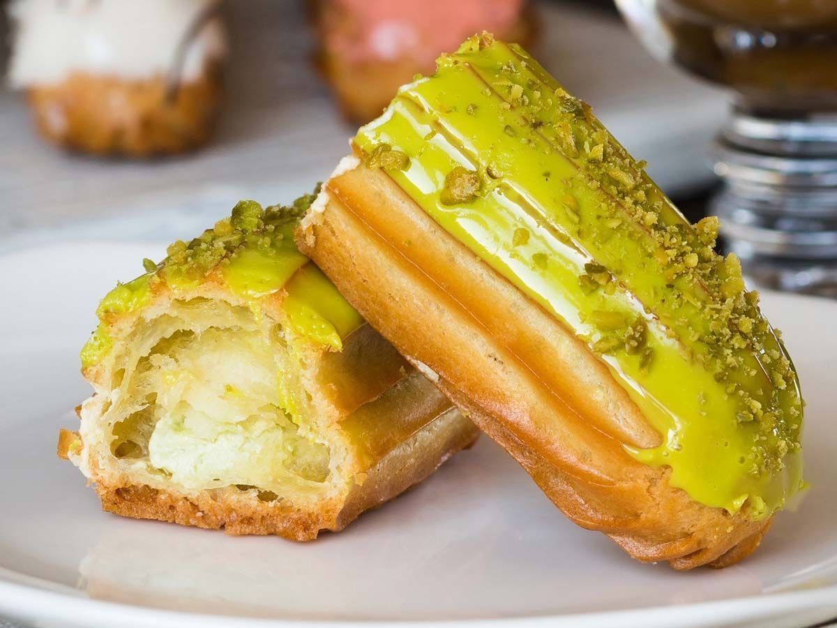 Éclair Pistachio