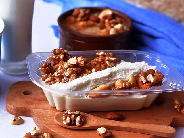Rice Pudding With Nuts And Qeshta