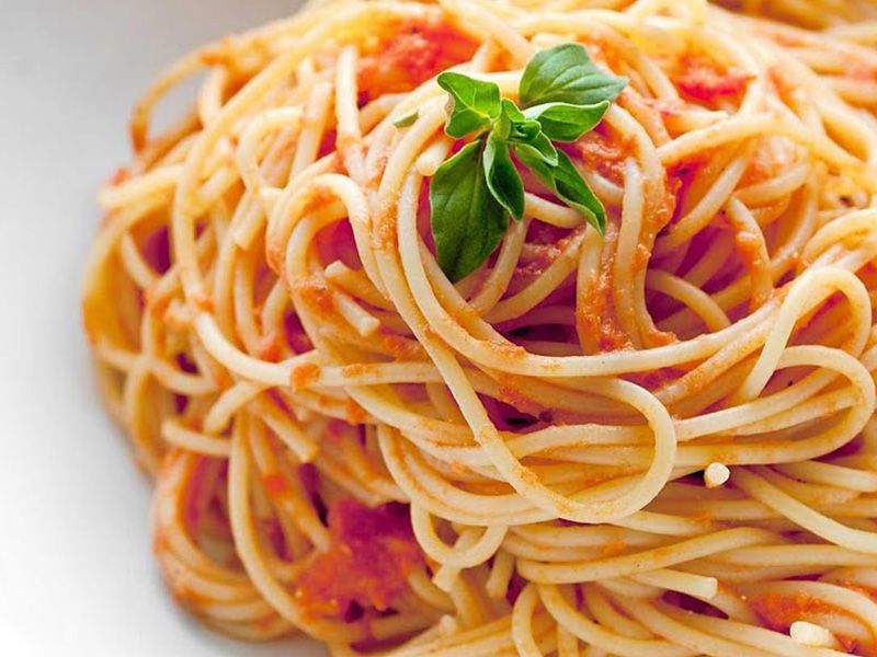 Red Sauce And Garlic Spaghetti