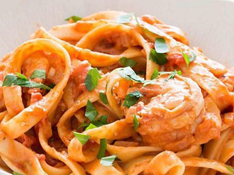 Pasta With Shrimp And Red Sauce