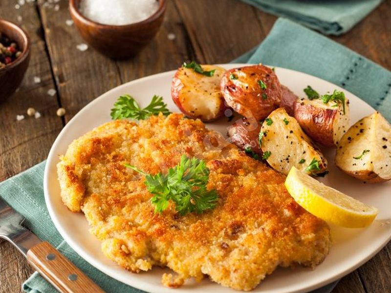 Veal Escalope Pane With Mushroom Sauce Platter