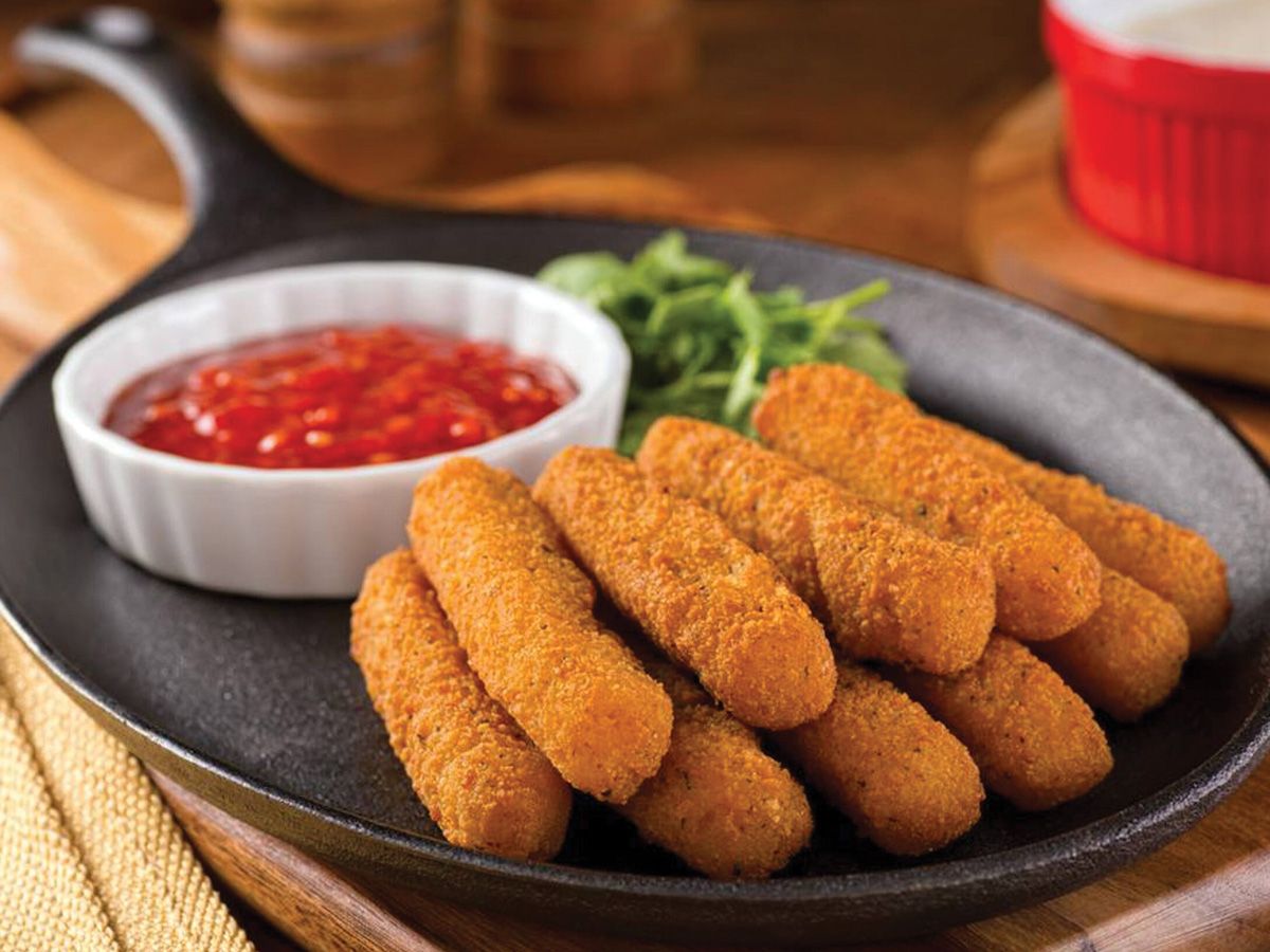 3 sticks of mozzarella sticks