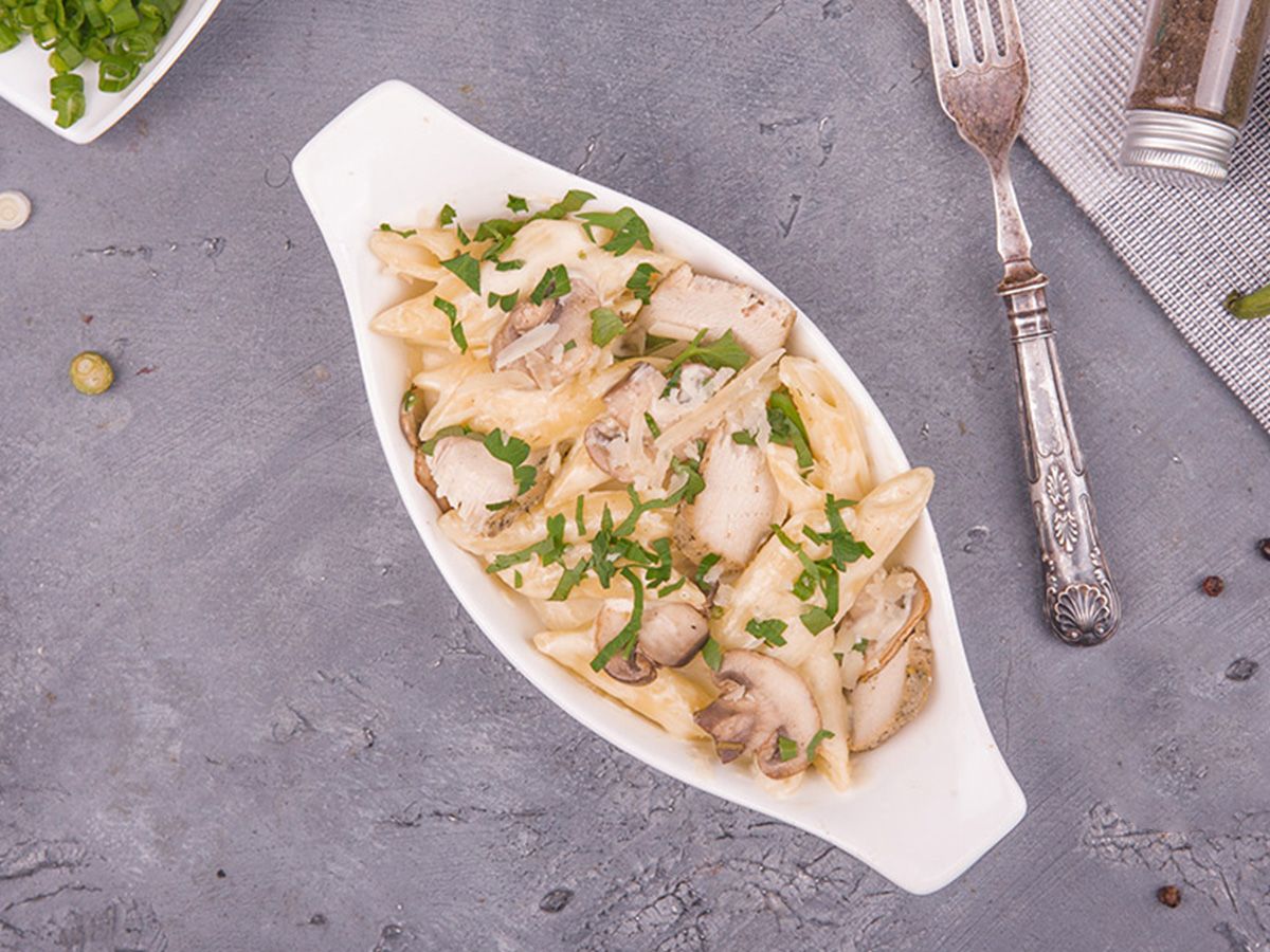 Penne Alfredo chicken pasta