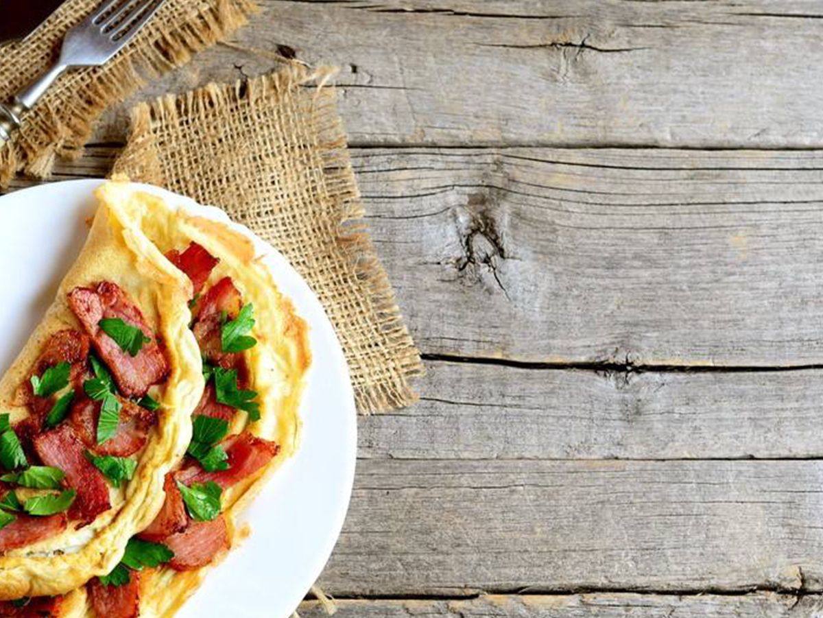 Omelette pastrami sandwich