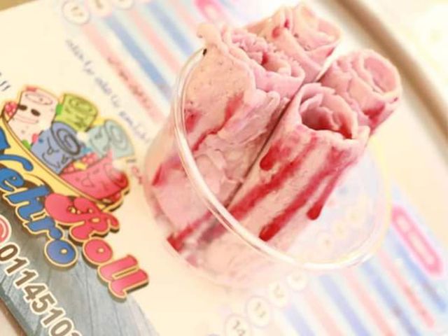 Strawberry Ice Cream Roll