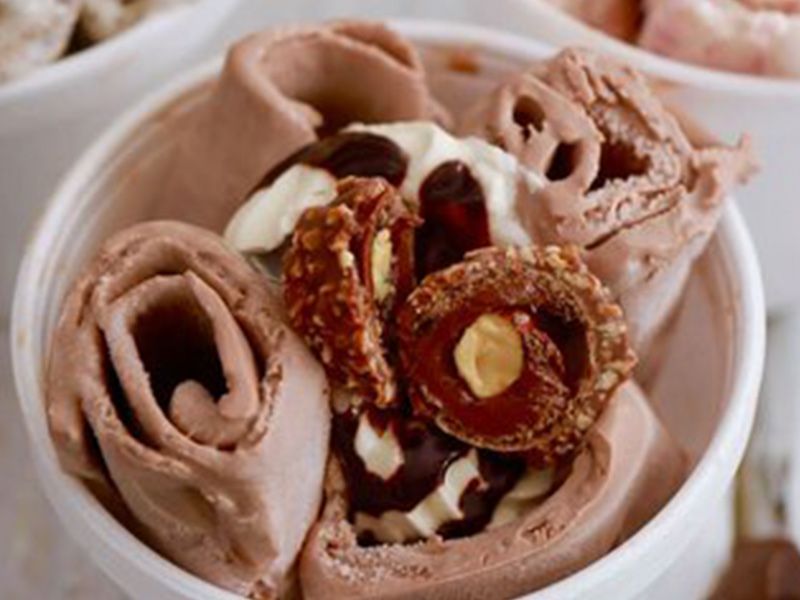 Kinder Bueno Chocolate Ice Cream Roll