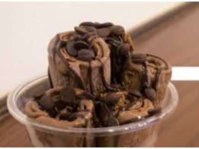 CHOCOLATE ICE CREAM ROLL