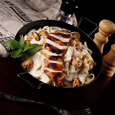 Fettuccine Alfredo Pasta