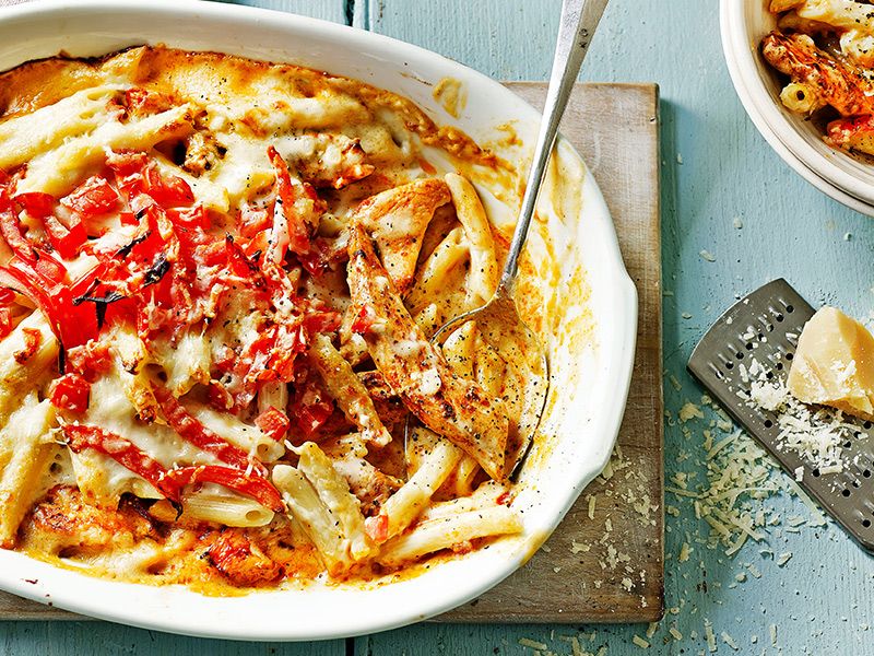 Fried Chicken With Cheddar Cheese Sauce Pasta