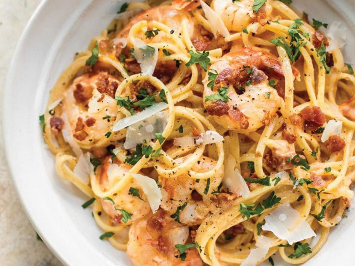 Seafood fettuccine pasta