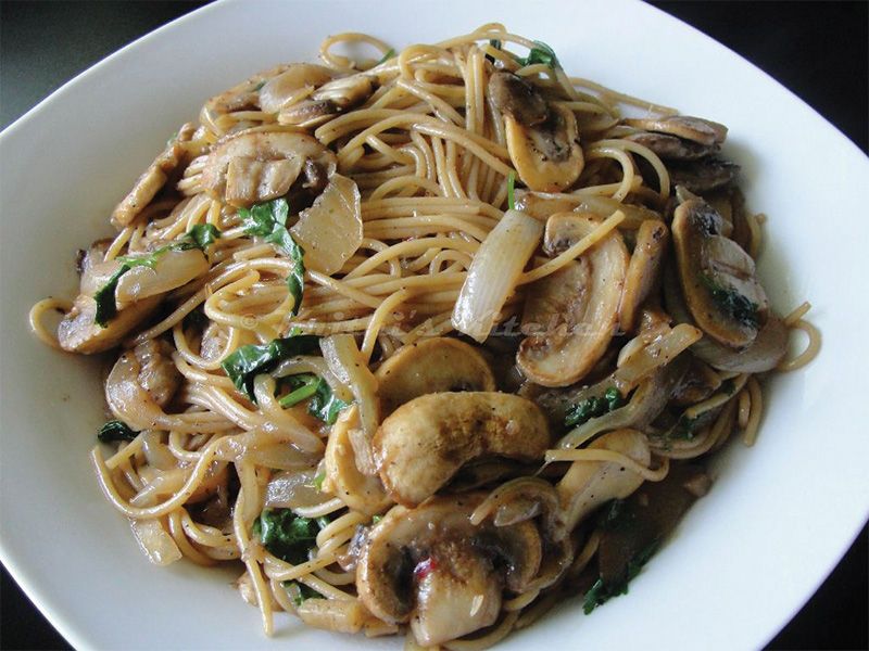 Pasta With Mushroom And White Sauce