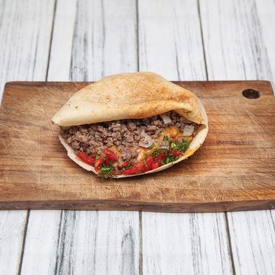 ساندويتش فول باللحم المفروم