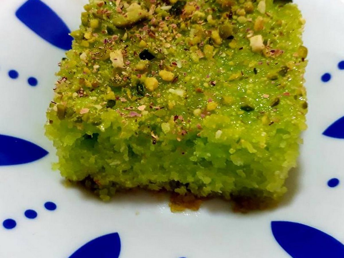 Basbousa with pistachios