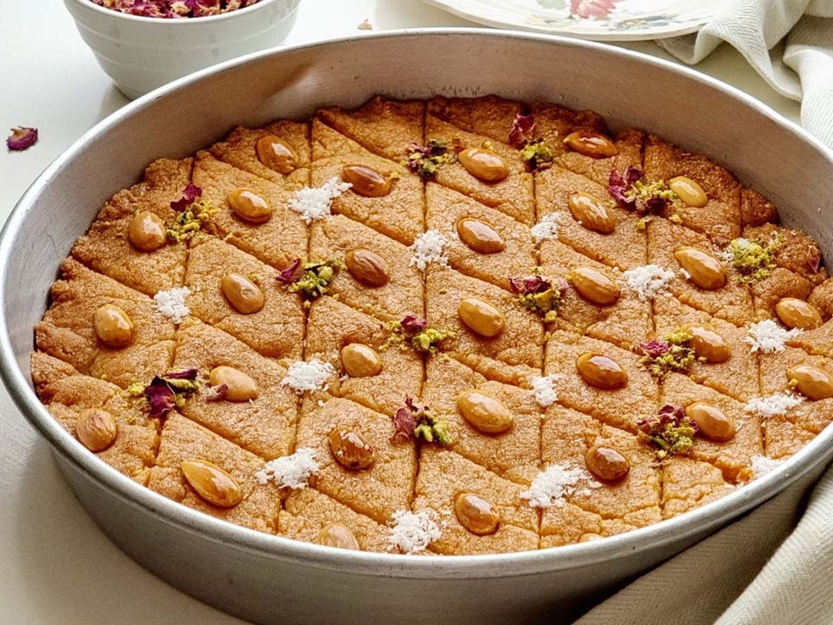 1 kilo Basbousa with mixed nuts