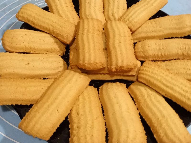 Vanilla Biscuit With Yellow Butter