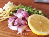 Onion With Pepper And Lemon salad