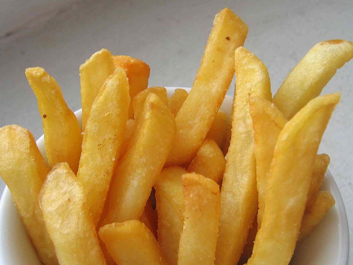 Fries potatoes