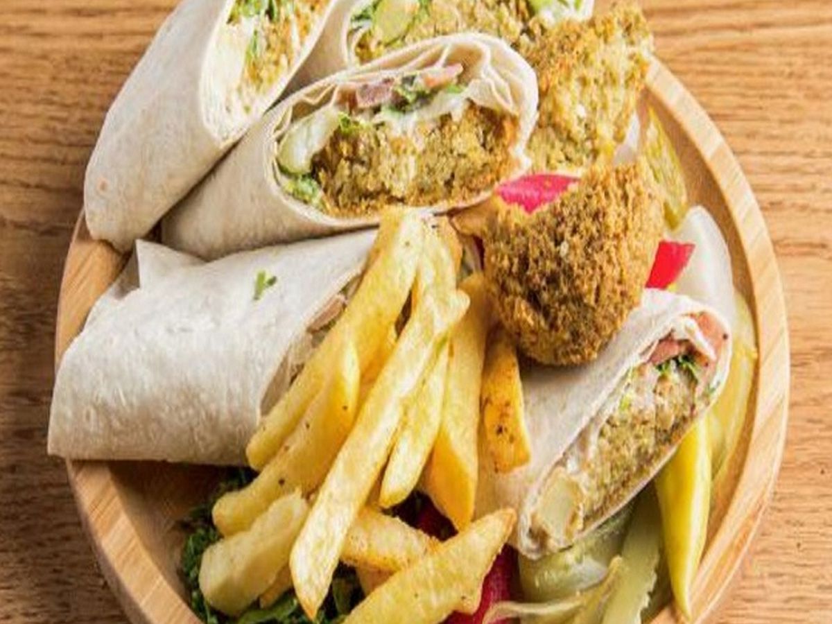 Potato sandwich with falafel