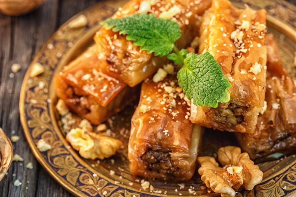 Baklava Kol W Shokr With Walnut