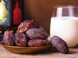 Dates With Milk Juice