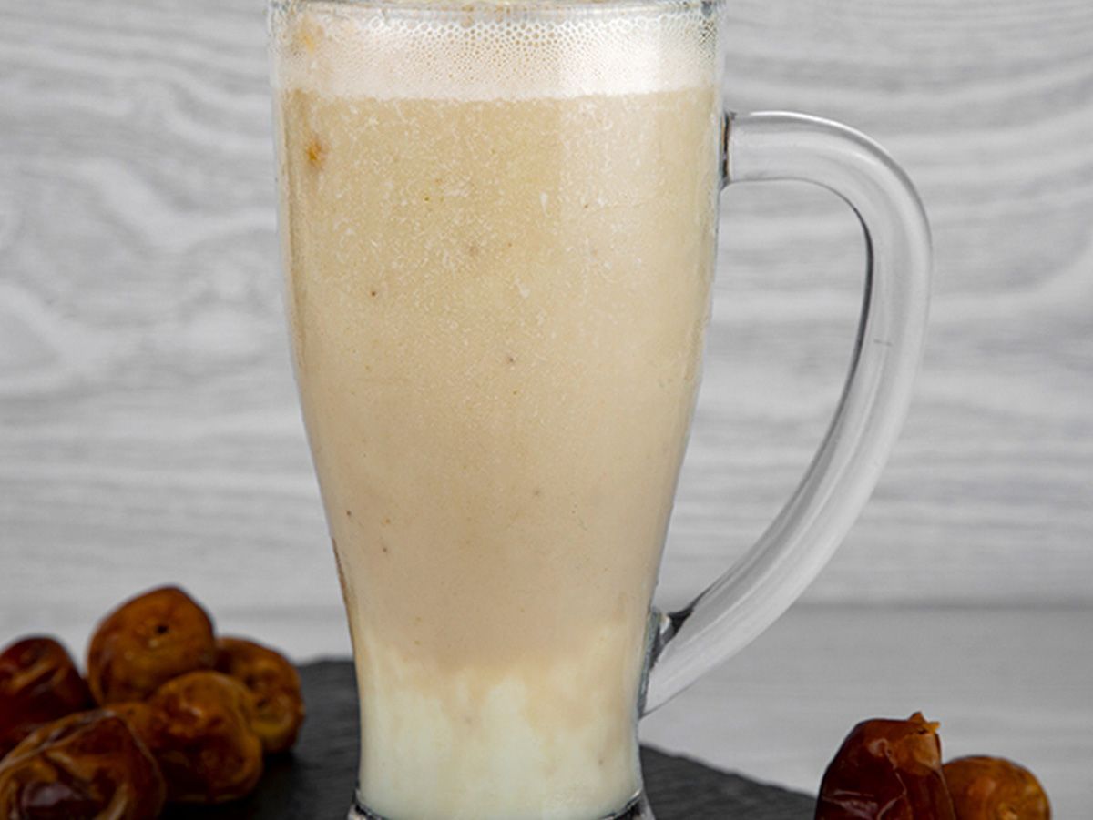 Fresh Dates with Milk Juice