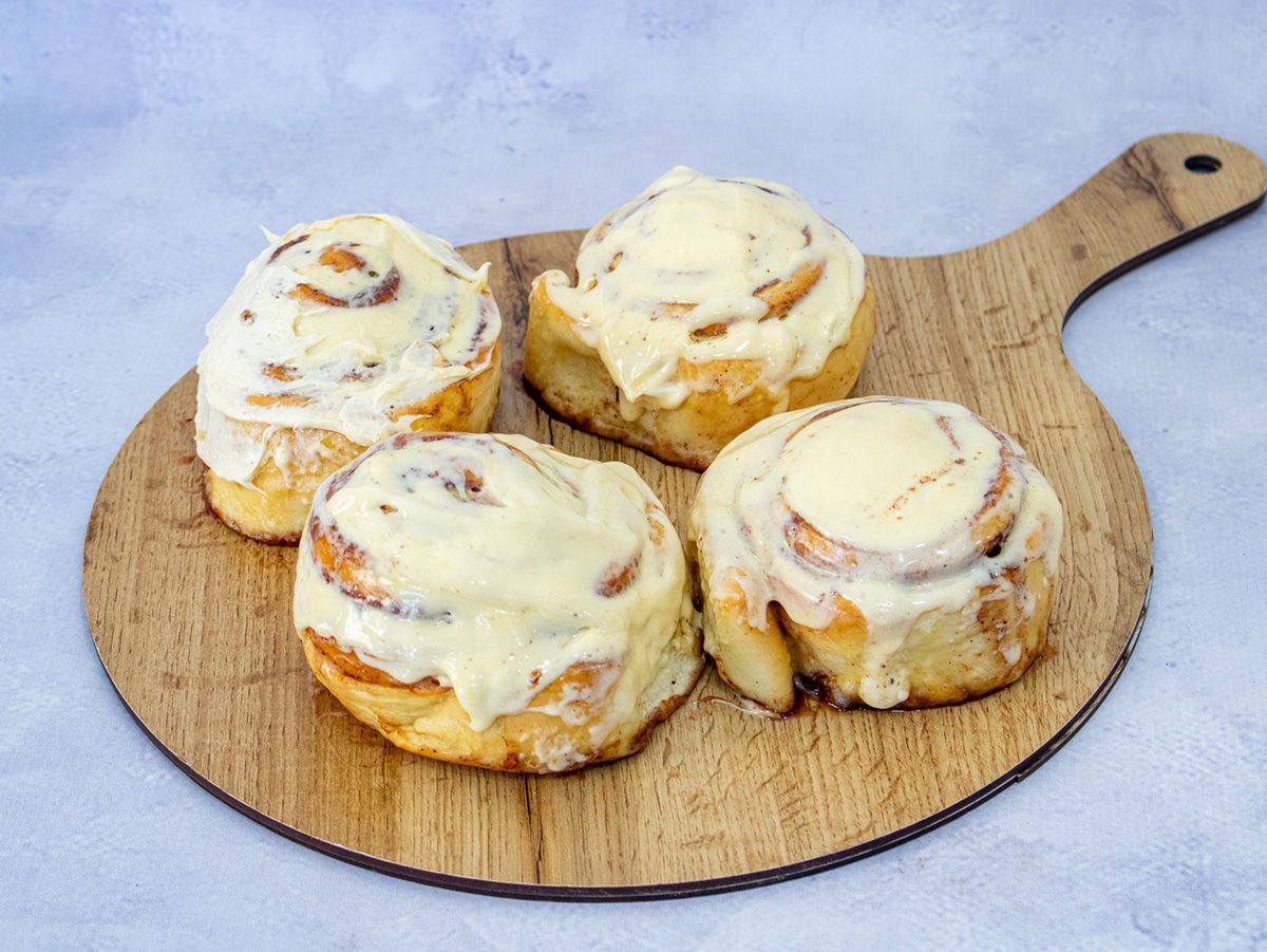 Classic Cinnamon Roll Box 4 Pieces