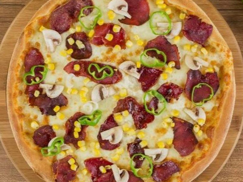 Medium Pastrami Pizza