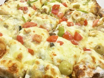 Oriental chicken pizza