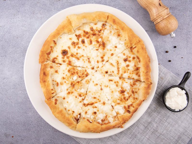 Roumi Cheese Oriental Pizza