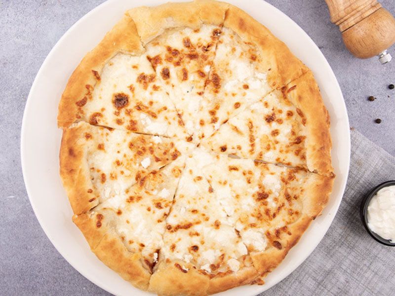Roumi Cheese Oriental Pizza