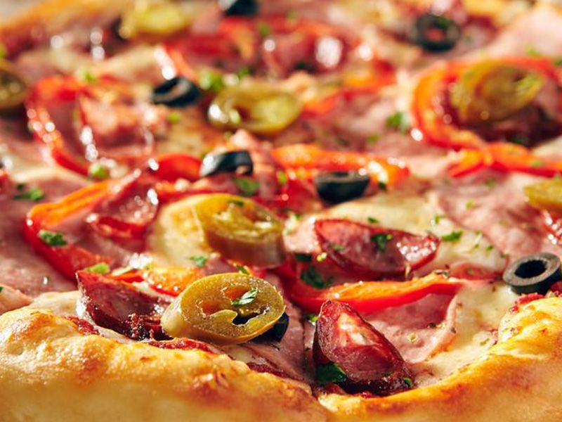 Mix Beef And Chicken Pizza