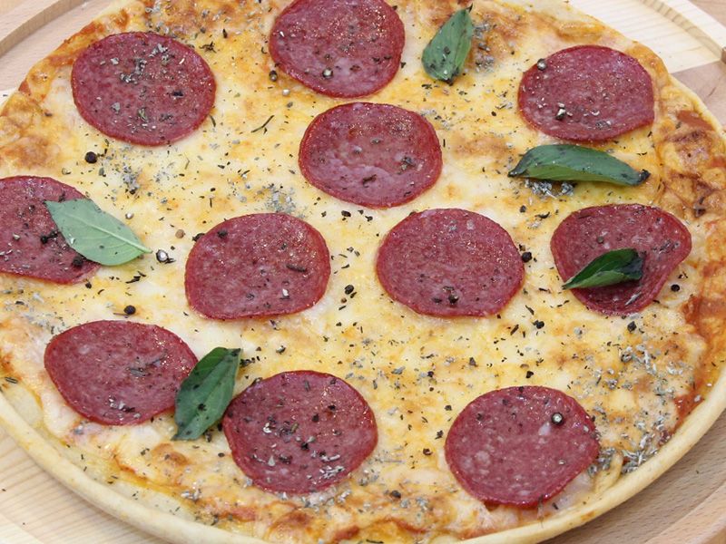 Salami Pizza