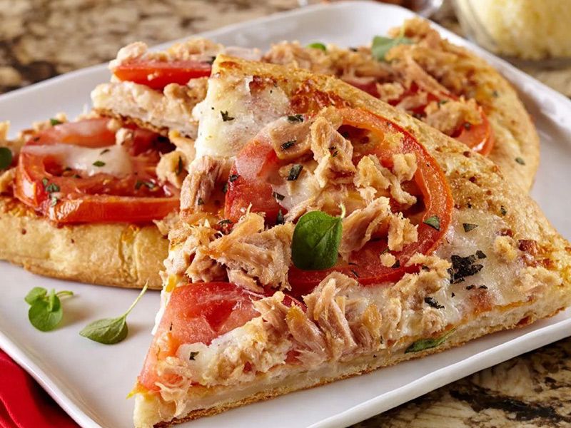 Tuna Chunks Italian Pizza