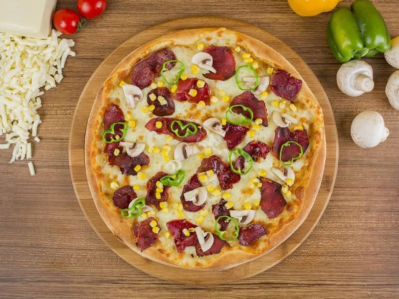Pastrami Italian pizza