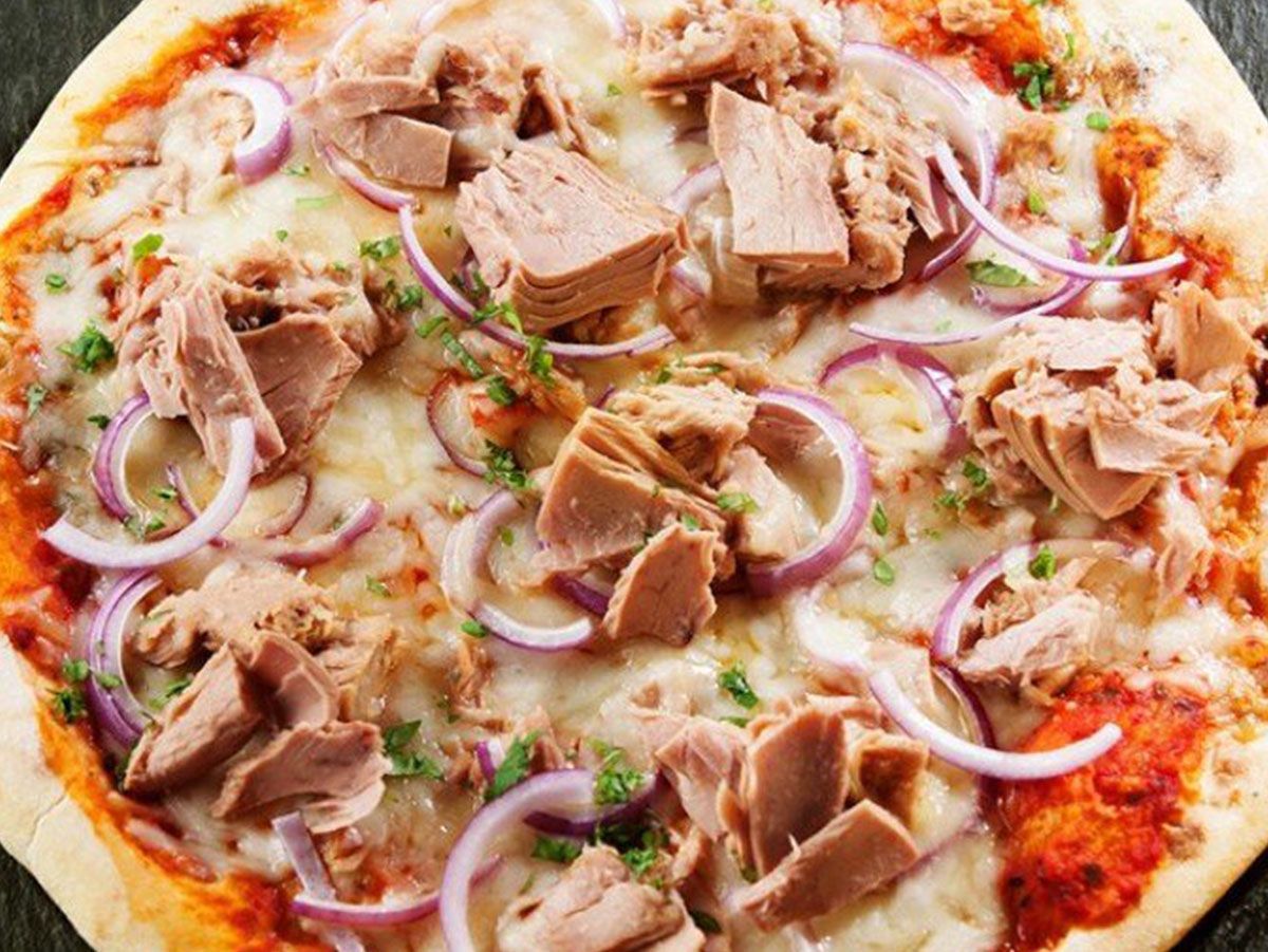 Tuna pizza