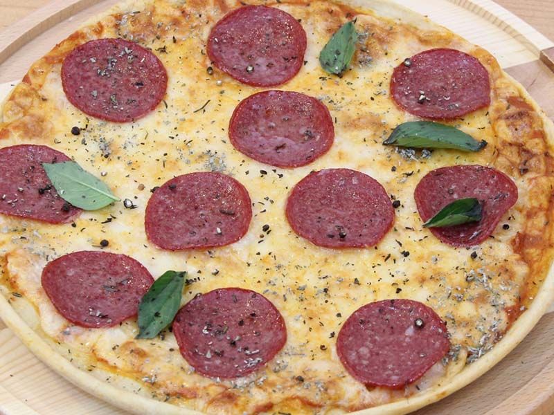 Salami Pizza