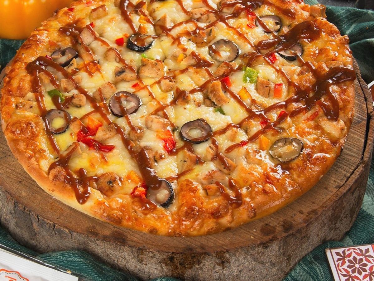 BBQ chicken pizza