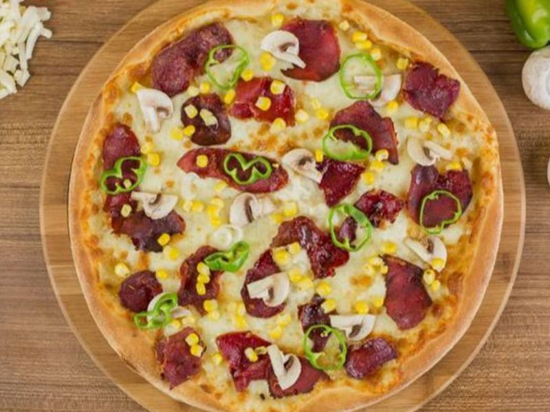 Pastrami Oriental Pizza