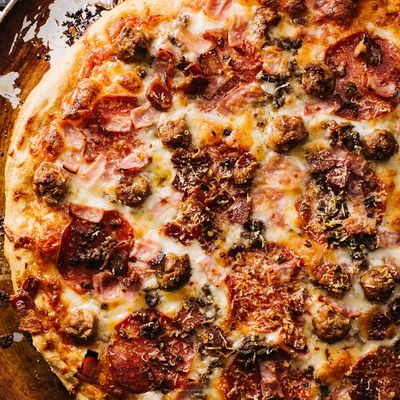 Medium Bolognese Italian pizza