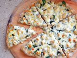 Medium Chicken Alfredo Pizza